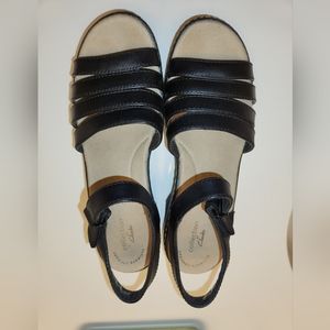 CLARKS Adjustable Velcro Sleek Black Strappy Elevated Heal Size 7 Like New